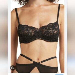 We are HOH hook up bra NEW with tags XS